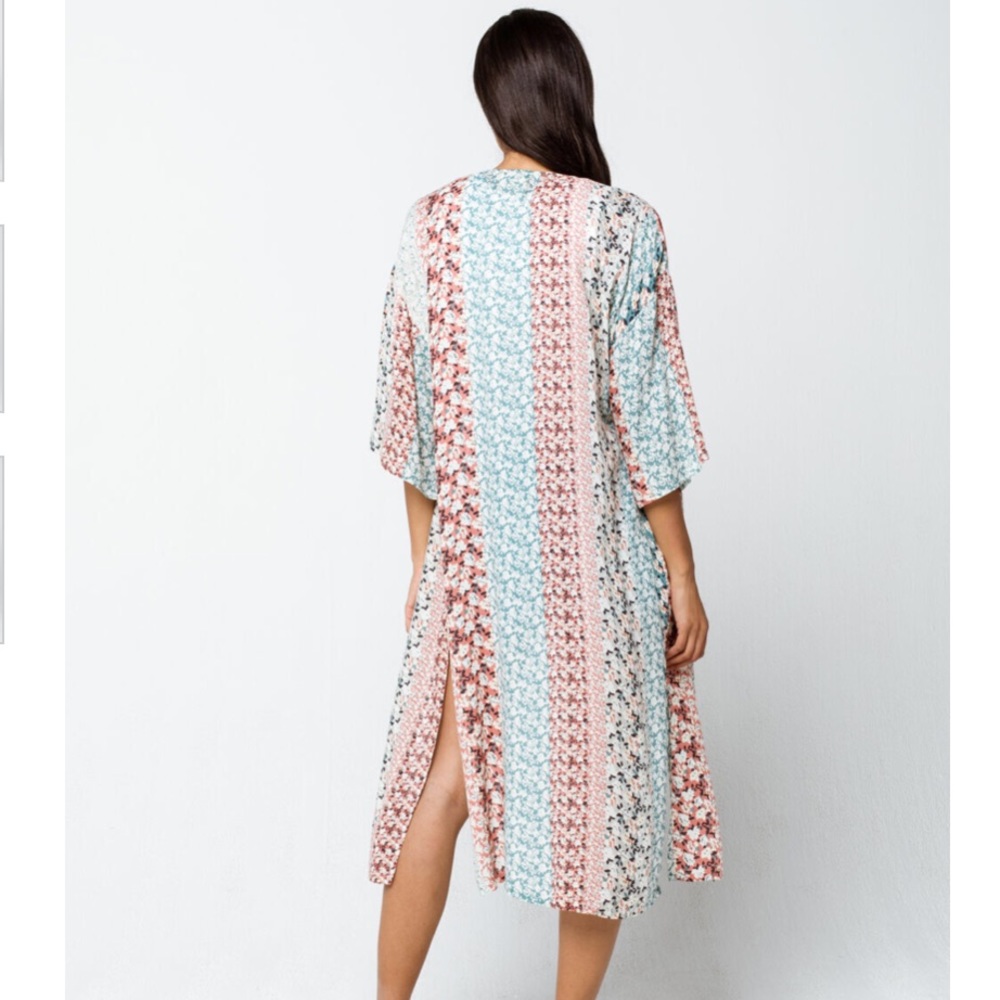 Sky and Sparrow Patchwork Floral Kimono - Picture 3 of 5